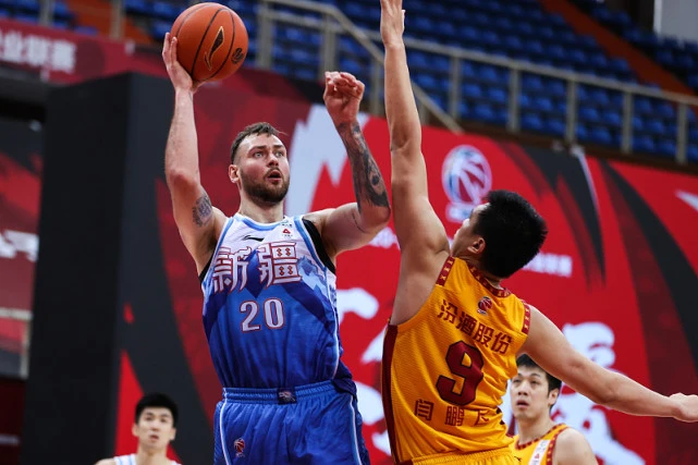 开云体育入口-广东主场对阵新疆队,激烈交锋