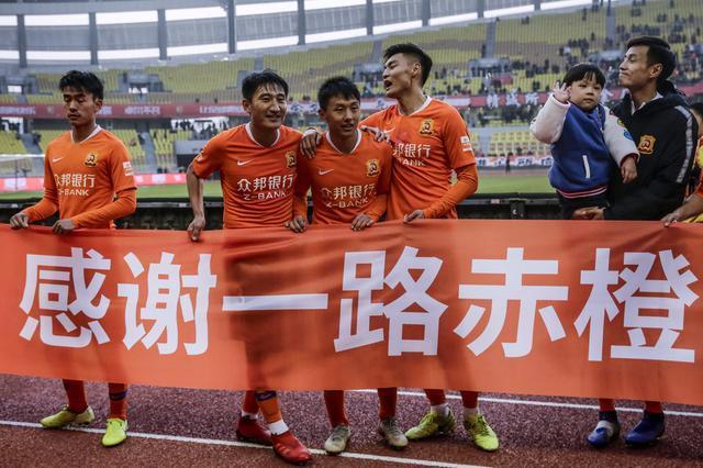 包含武汉卓尔队火线签下新外援引发关注的词条