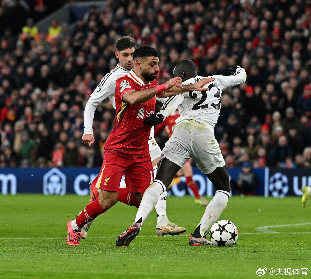利物浦击败曼联,继续保持不败 利物浦击败曼联,继续保持不败