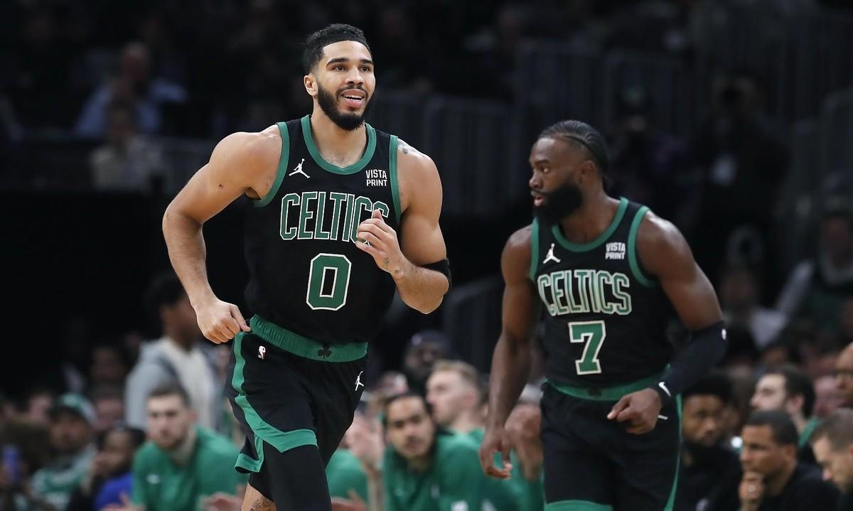 凯尔特人队外线火力全开,轻取对手 凯尔特人队外线火力全开,轻取对手