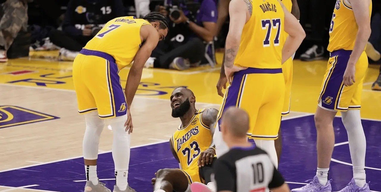 开云体育中国-湖人队队长勒布朗·詹姆斯受伤,球队面临考验的简单介绍