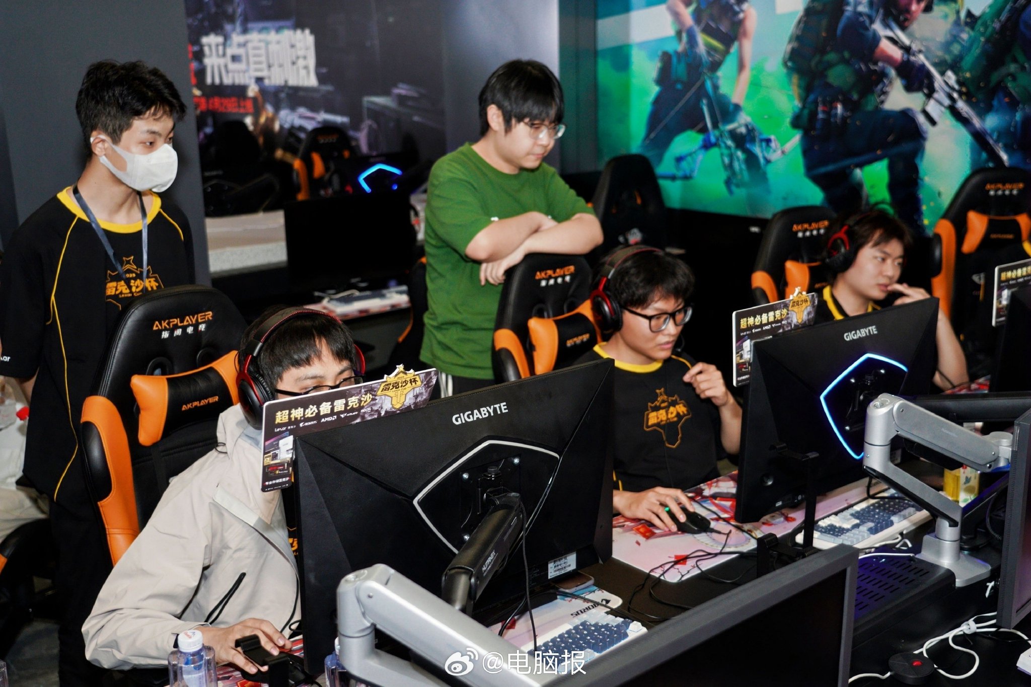 开云体育中国-场面火爆！FIFA电竞观众席沸腾不已