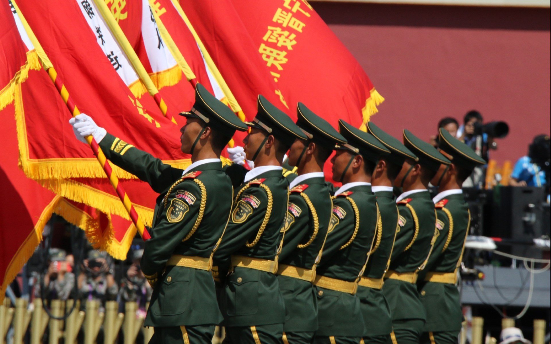 血脉喷张!一场硬仗的两种王者定义