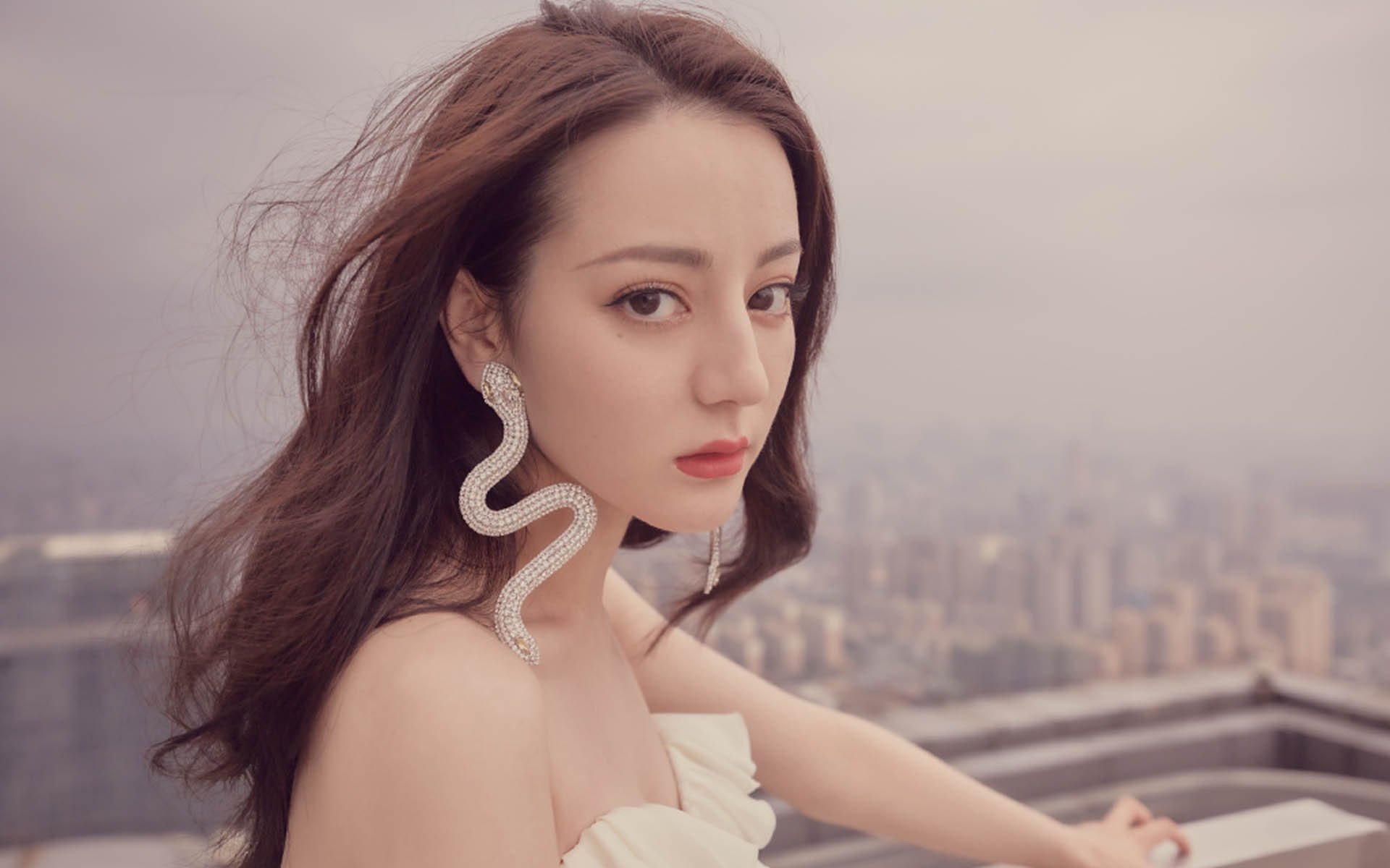 开云官网-字母哥轰下44+14书写华丽个人秀，却被塔图姆的绝杀三分抢走所有光芒，绿军上演专属波士顿的逆转剧本