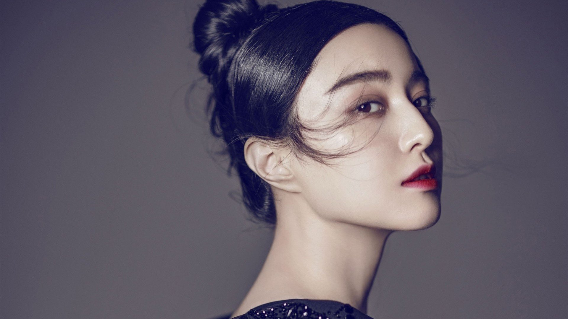 开云-节奏大师与团队利刃,小贾伦掌控内线,老鹰啄食雷霆的战术解析